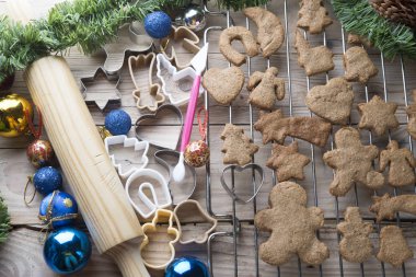 Noel için bisküvi yedekliyorum.