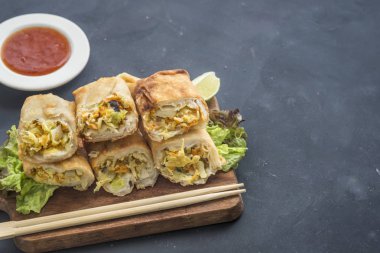 Kızarmış Çin geleneksel bahar rulo gıda