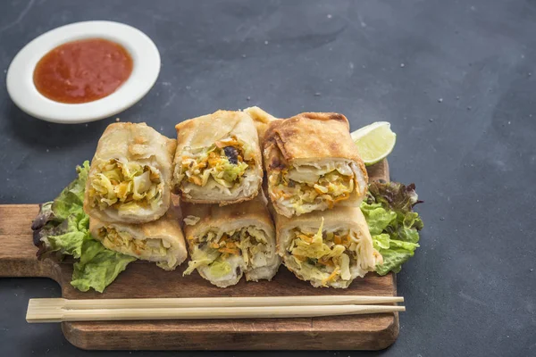 Fried thai spring roll on plate — Stock Photo, Image