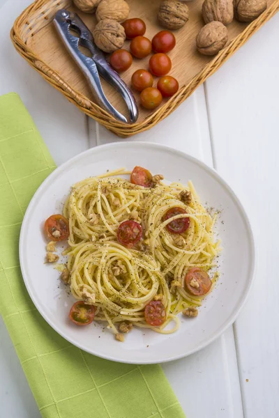 Spaghettis with ingredients — Stock Photo, Image