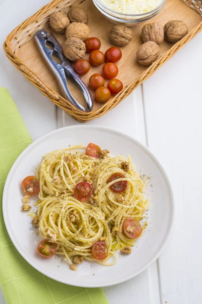 Spaghettis with ingredients — Stock Photo, Image