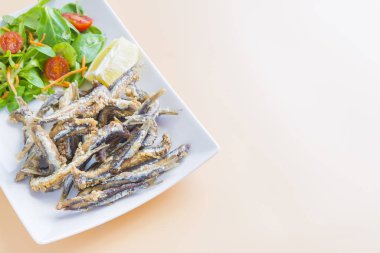 Tipik İspanyol Balık Tapası (pescaito frito))