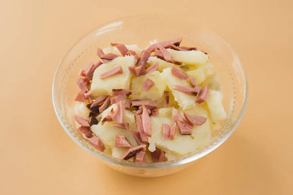 Kartoffelsalát typický salát v Německu z brambor — Stock fotografie