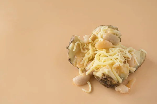 Sako brambory s fazolí a sýrem — Stock fotografie