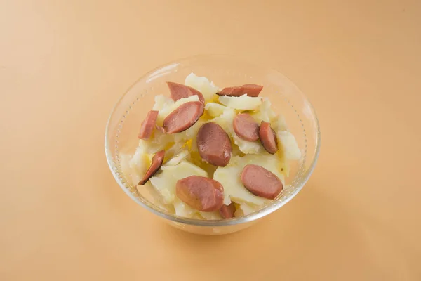 Kartoffelsalát typický salát v Německu z brambor — Stock fotografie