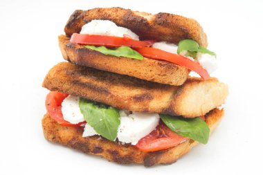 Caprese panini sandviçi.