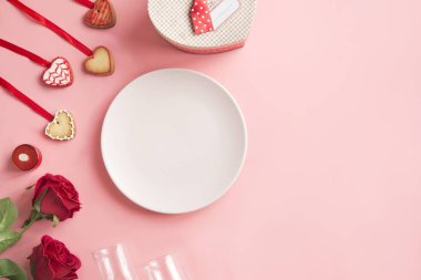 Sevgililer Günü için Romantik Yemek Masası Hazırlama