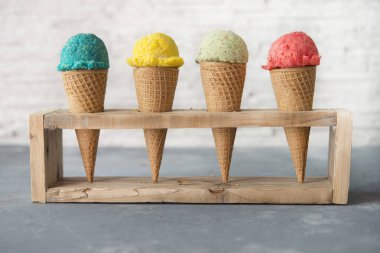 Farklı meyveli dondurma.