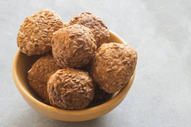 Ta ki laddu kışın Hindistan 'daki pek çok evde tatlı bir maddedir.