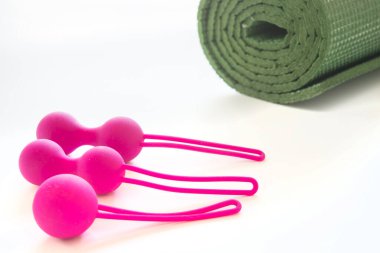 Ben ve pembe geyşa topları.