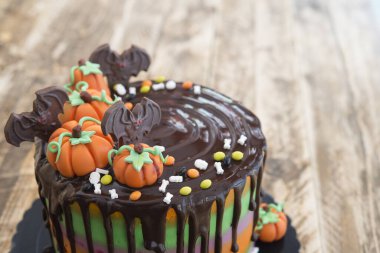 Cadılar bayramı için çikolatalı kek. 