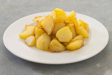 Patates bravas geleneksel İspanyol patatesleri aperatif tapas