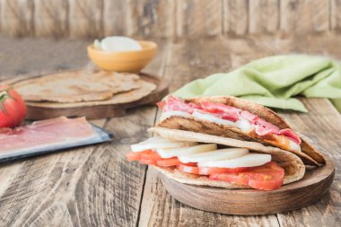 Piadina tipik İtalyan yemeği.