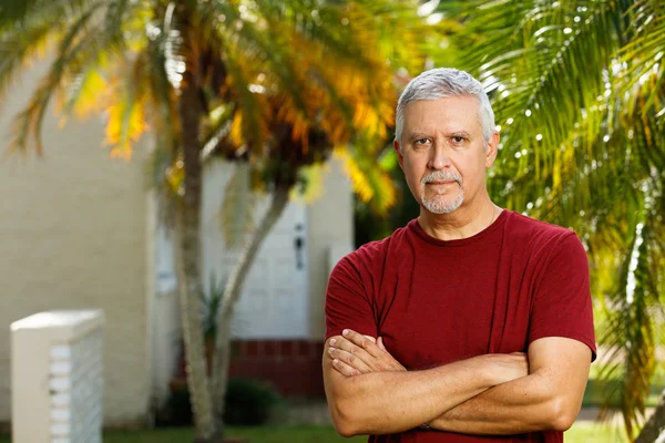 Bonito homem ao ar livre — Fotografia de Stock