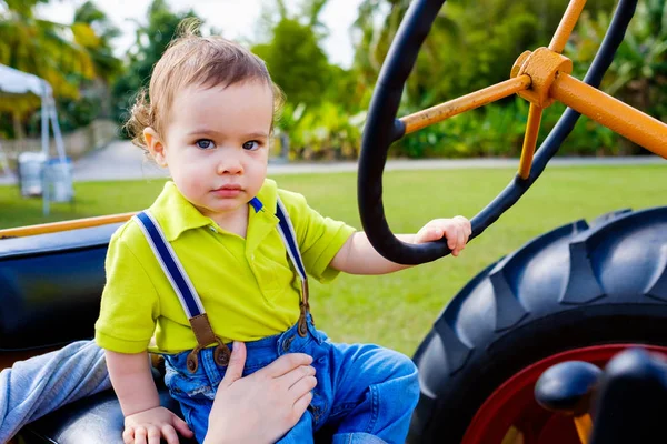 Schattig baby jongen — Stockfoto