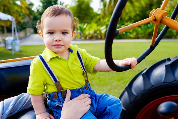 Schattig baby jongen — Stockfoto