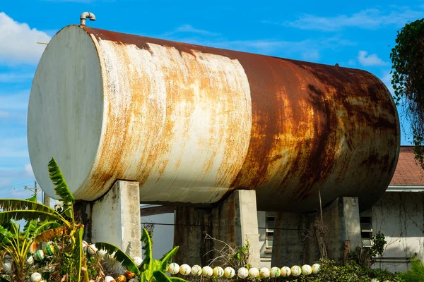 Vintage water tank — Stock Photo, Image