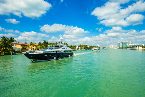 Круизные яхты класса люкс
