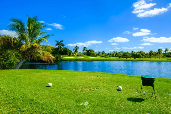 Hermoso campo de golf — Foto de Stock