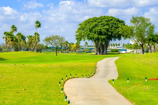 Bellissimo campo da golf — Foto Stock