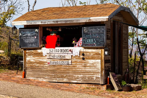 Food and Drink Shack — Stock Photo, Image