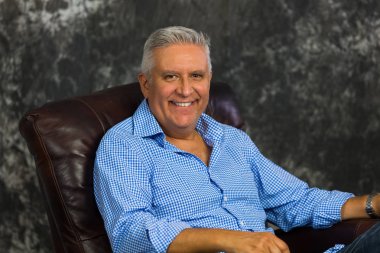 Yakışıklı erkek portresi