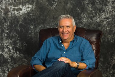 Yakışıklı erkek portresi