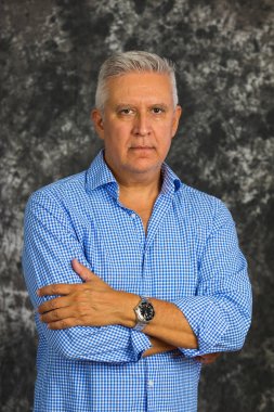 Yakışıklı erkek portresi