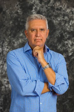 Yakışıklı erkek portresi