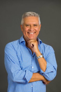 Yakışıklı erkek portresi