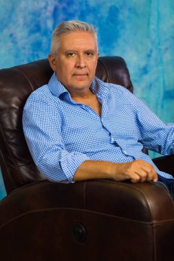 Yakışıklı erkek portresi