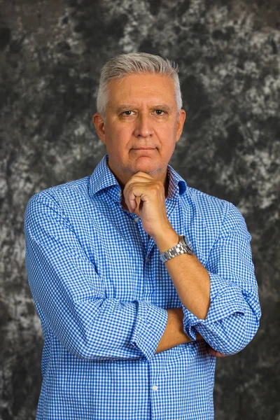 Yakışıklı erkek portresi