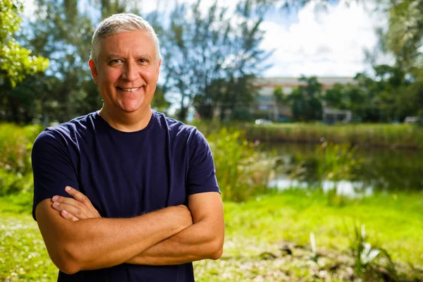 Handsome man outdoors — Stock Photo, Image