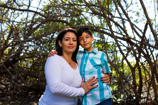 Madre Figlio Ritratto Stile Vita All Aperto Ambiente Parco — Foto Stock