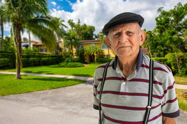 Elderly Man Outdoors — Stock Photo, Image