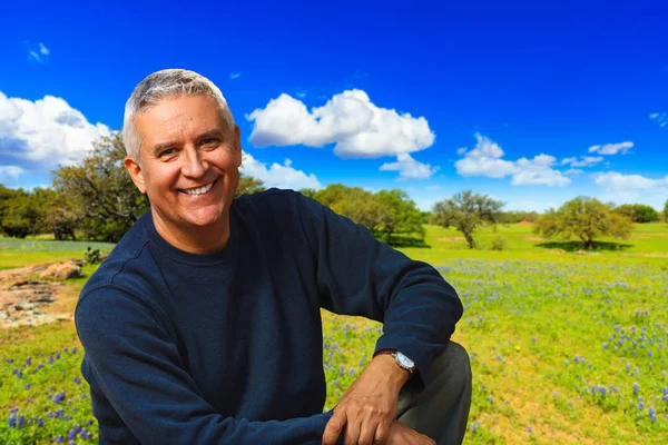 Knappe Middelbare Leeftijd Man Buiten Portret Met Een Texas Hill — Stockfoto