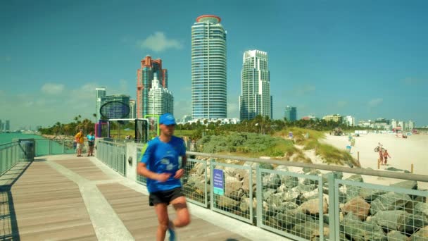 Miami Beach Florida Februar 2018 Superhochauflösendes Video Von Besuchern Die — Stockvideo