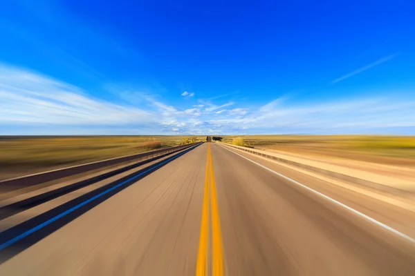 Arizona woestijn snelweg met motion blur — Stockfoto