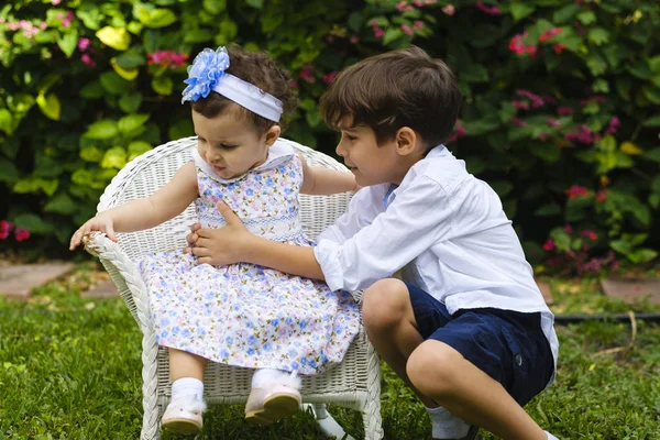 Brother and Sister Lifestyle — Stock Photo, Image