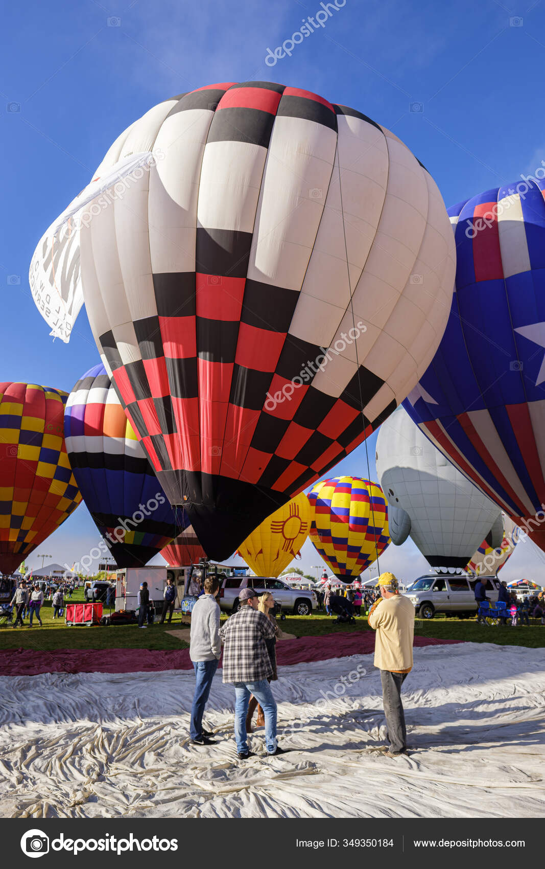 Oprecht isolatie royalty Albuquerque New Mexico Usa October 2019 Balloonists Preparing Colorful Hot  – Stock Editorial Photo © fotoluminate #349350184