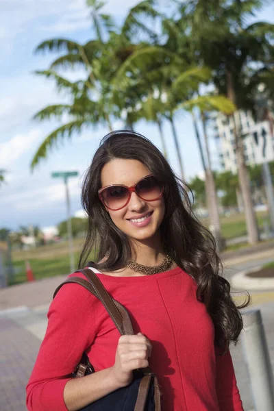 Hermosa Joven Mujer Multicultural Retrato Aire Libre — Foto de Stock