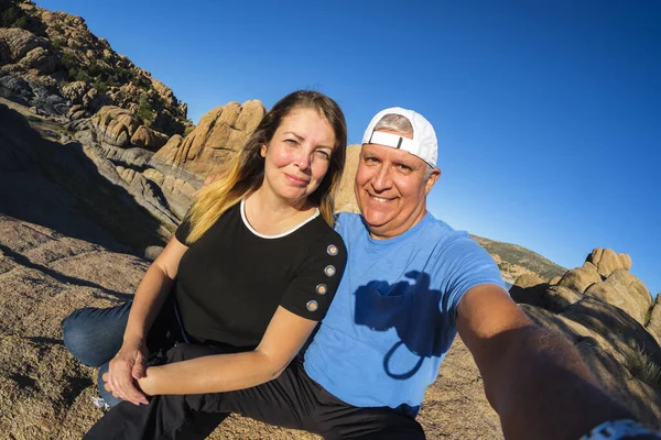 Jolie Couple Âge Moyen Profitant Beauté Naturelle Watson Lake Prescott — Photo