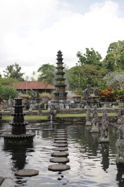      Bali 'nin kutsal tapınakları ve parkları