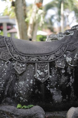 Kültür, Bali Endonezya 'nın efsanevi yaratıklarının şekillerini şekillendirir.