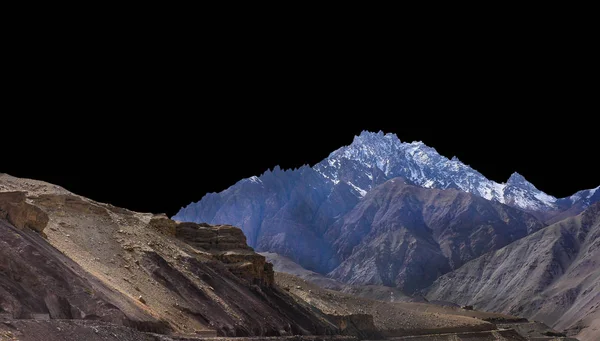 Berg Isolerad Svart Bakgrund — Stockfoto