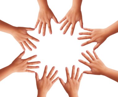 Eller beyaz arkaplanda izole edilmiş bir şekilde daire içinde 