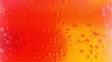 Bardakta kırmızı meşrubat..