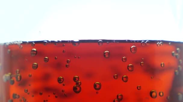 Bulle de whisky dans un verre .