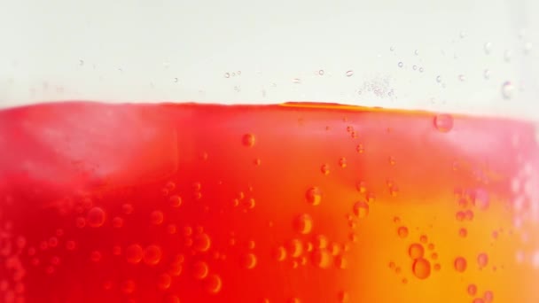 Bulle Boisson Gazeuse Rouge Dans Verre — Video