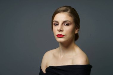 Kırmızı dudak makyaj